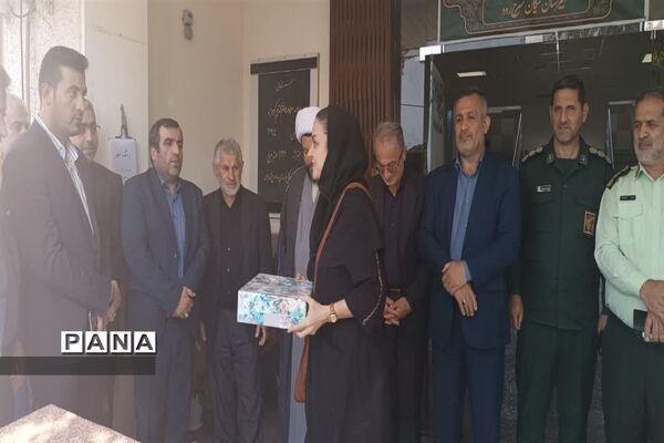 نواختن زنگ مهر در دبیرستان دخترانه نیکان سرخ رود