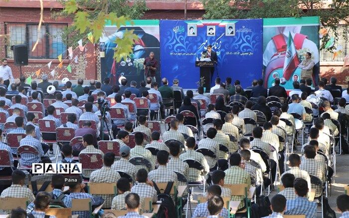 آیین بازگشایی مدارس لرستان با نواختن زنگ مهر و مقاومت
