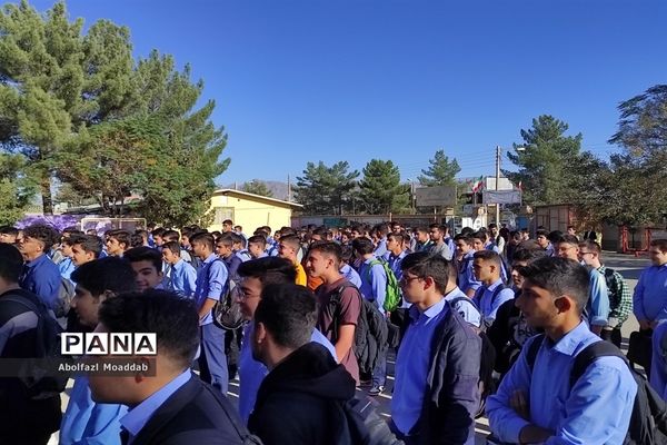 زنگ مهر و ایثار در دبیرستان نمونه آیت‌الله خامنه‌ای کاشمر