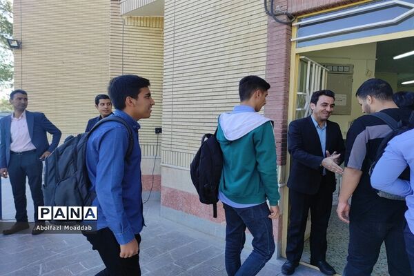 زنگ مهر و ایثار در دبیرستان نمونه آیت‌الله خامنه‌ای کاشمر
