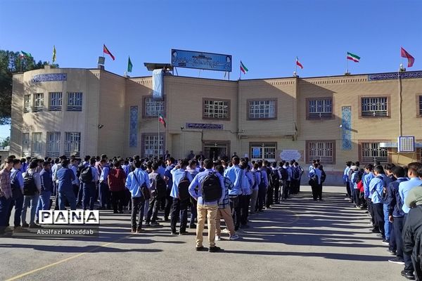 زنگ مهر و ایثار در دبیرستان نمونه آیت‌الله خامنه‌ای کاشمر