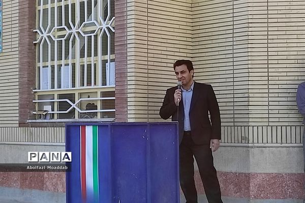 زنگ مهر و ایثار در دبیرستان نمونه آیت‌الله خامنه‌ای کاشمر