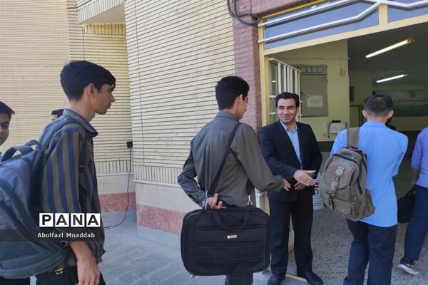 زنگ مهر و ایثار در دبیرستان نمونه آیت‌الله خامنه‌ای کاشمر
