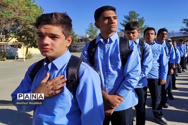 زنگ مهر و ایثار در دبیرستان نمونه آیت‌الله خامنه‌ای کاشمر