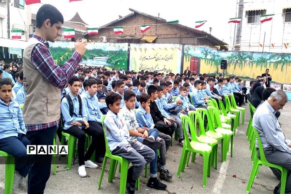 نواختن زنگ دفاع مقدس و بازگشایی در قائمشهر