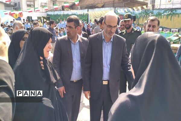 نواختن زنگ دفاع مقدس و بازگشایی در قائمشهر