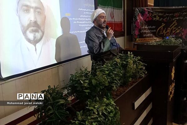 جشن دانش‌آموزان قبولی پایه هفتم در دبیرستان استعدادهای درخشان شهید بهشتی رودهن