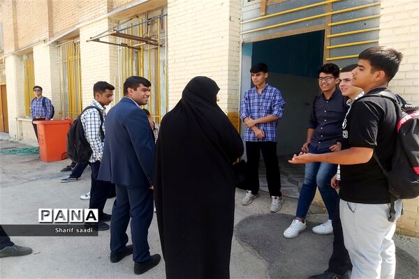 بازدید مدیرآموزش پرورش ناحیه چهارشیراز از مدارس در اولین روز مهرماه