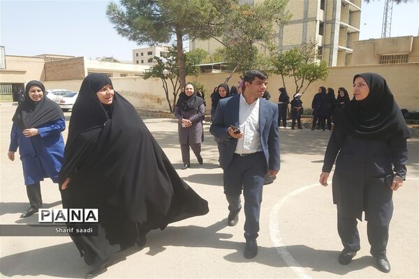 بازدید مدیرآموزش پرورش ناحیه چهارشیراز از مدارس در اولین روز مهرماه