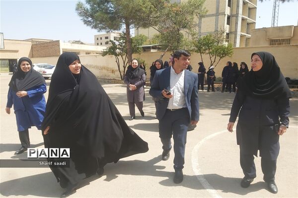 بازدید مدیرآموزش پرورش ناحیه چهارشیراز از مدارس در اولین روز مهرماه
