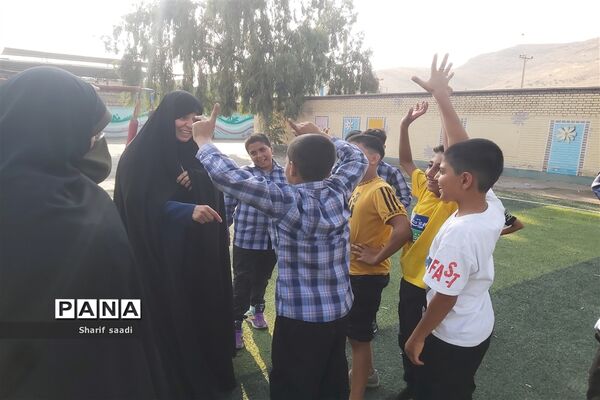 بازدید مدیرآموزش پرورش ناحیه چهارشیراز از مدارس در اولین روز مهرماه