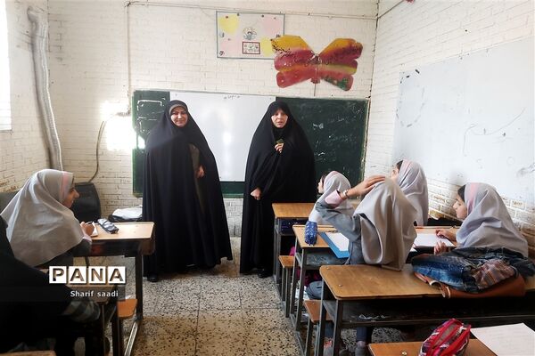 بازدید مدیرآموزش پرورش ناحیه چهارشیراز از مدارس در اولین روز مهرماه