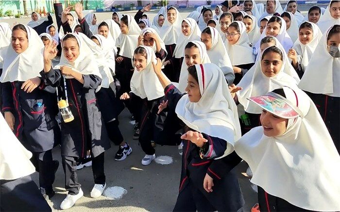 آغاز سال تحصیلی در دبستان و دبیرستان بعثت۲ شهرستان‌ شهریار/فیلم