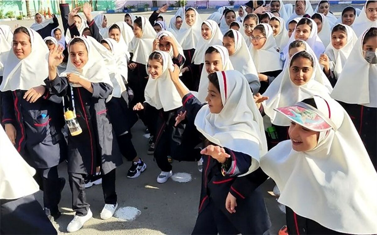 آغاز سال تحصیلی در دبستان و دبیرستان بعثت۲ شهرستان‌ شهریار/فیلم