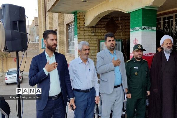 آیین نواختن زنگ مهر در مدرسه شاهد و کمال شهرستان‌قرچک