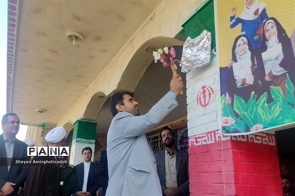 آیین نواختن زنگ مهر در مدرسه شاهد و کمال شهرستان‌قرچک