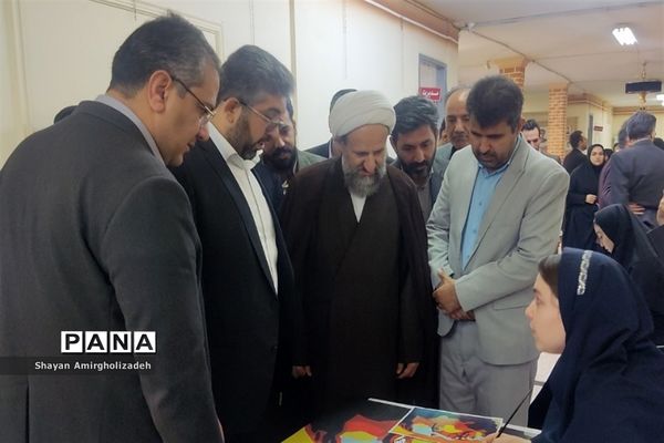 آیین نواختن زنگ مهر در مدرسه شاهد و کمال شهرستان‌قرچک