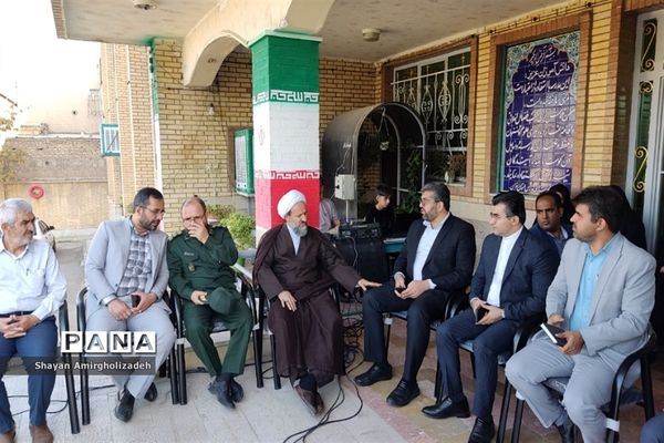 آیین نواختن زنگ مهر در مدرسه شاهد و کمال شهرستان‌قرچک