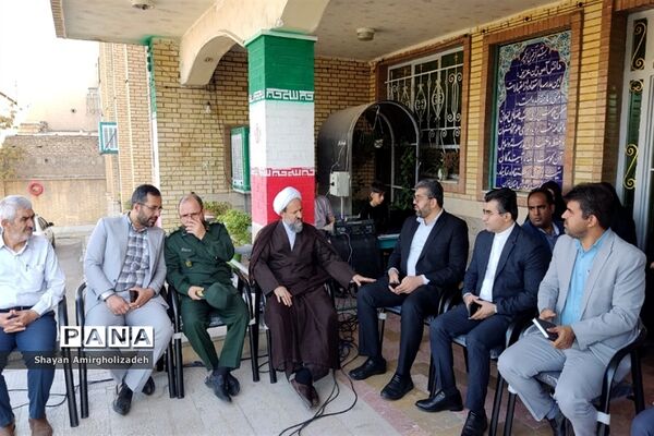 آیین نواختن زنگ مهر در مدرسه شاهد و کمال شهرستان‌قرچک