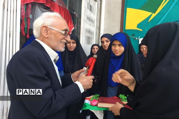 نواختن زنگ مقاومت و بازگشایی مدارس در ساری
