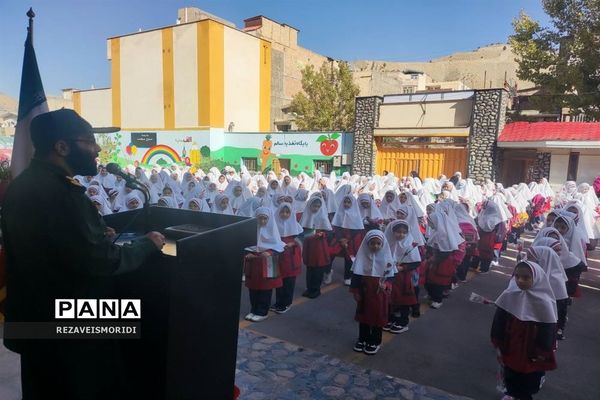 شروع سال تحصیلی در دبستان دخترانه هوشمند دکتر مهین نویدی جاجرود