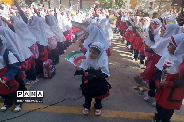 شروع سال تحصیلی در دبستان دخترانه هوشمند دکتر مهین نویدی جاجرود
