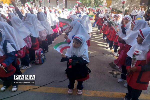 شروع سال تحصیلی در دبستان دخترانه هوشمند دکتر مهین نویدی جاجرود