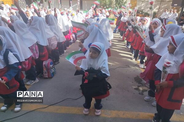 شروع سال تحصیلی در دبستان دخترانه هوشمند دکتر مهین نویدی جاجرود