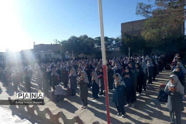 نواخته شدن زنگ آغاز سال تحصیلی و نماز در دبیرستان نمونه اندیشه کاشمر