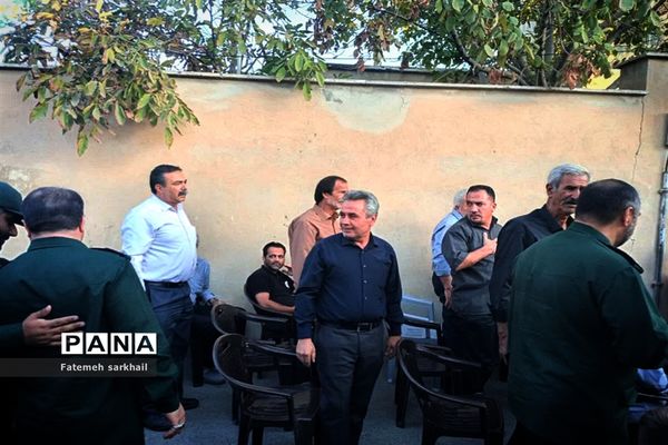 مراسم تجلیل از خانواده شهدا در شهرستان رباط‌کریم