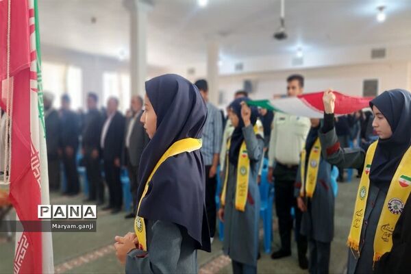 نواختن زنگ مهر و مقاومت در مدارس شهرستان مروست