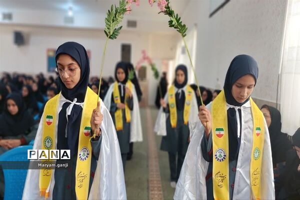 نواختن زنگ مهر و مقاومت در مدارس شهرستان مروست