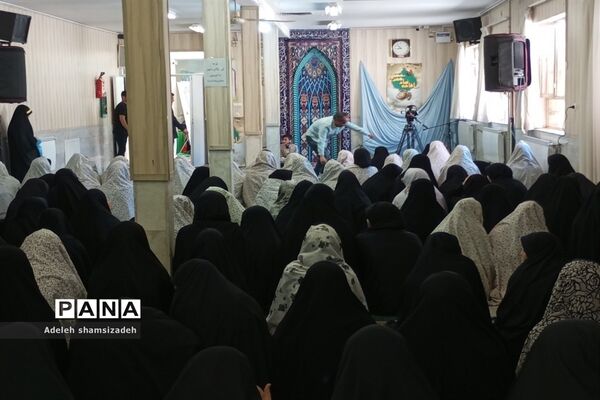 اقامه نماز ظهر و عصر توسط نماینده ولی فقیه و امام جمعه مشهد مقدس در آغاز سال تحصیلی در دبیرستان شاهد فاطمیه