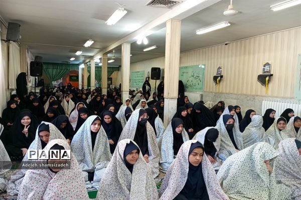 اقامه نماز ظهر و عصر توسط نماینده ولی فقیه و امام جمعه مشهد مقدس در آغاز سال تحصیلی در دبیرستان شاهد فاطمیه