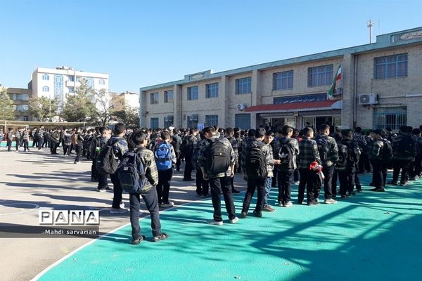 آغاز سال تحصیلی جدید باحضور پرشور دانش‌آموزان در دبیرستان پسرانه عبدالحسین قفلی