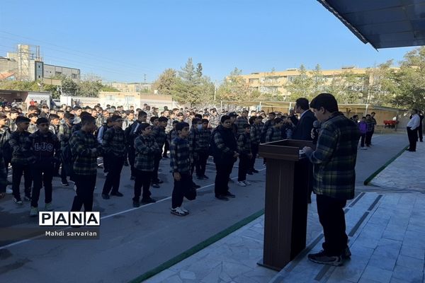 آغاز سال تحصیلی جدید باحضور پرشور دانش‌آموزان در دبیرستان پسرانه عبدالحسین قفلی