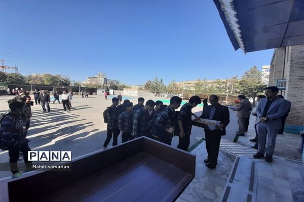 آغاز سال تحصیلی جدید باحضور پرشور دانش‌آموزان در دبیرستان پسرانه عبدالحسین قفلی