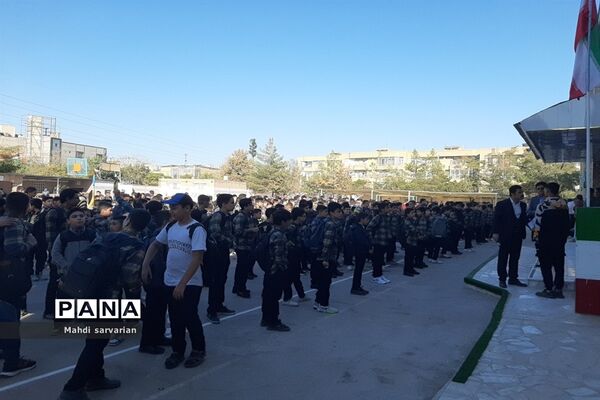 آغاز سال تحصیلی جدید باحضور پرشور دانش‌آموزان در دبیرستان پسرانه عبدالحسین قفلی