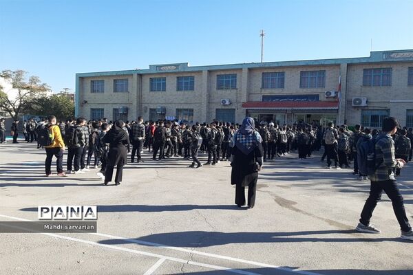 آغاز سال تحصیلی جدید باحضور پرشور دانش‌آموزان در دبیرستان پسرانه عبدالحسین قفلی