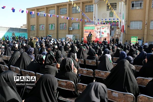 آیین آغاز سال تحصیلی با حضور معاون رئیس جمهوری در قم
