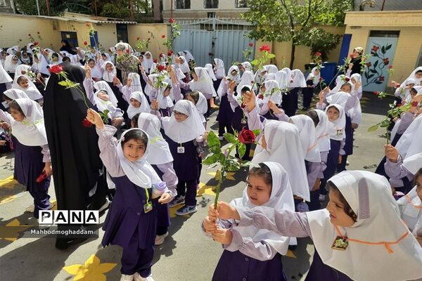 زنگ مهربانی در دبستان حقیقت منطقه ۱۳