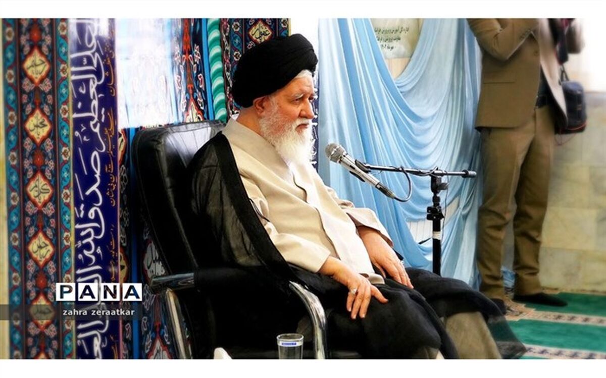 نماز موثرترین و اساسی‌ترین عنصر در تربیت اعتقاد دانش‌آموزان است