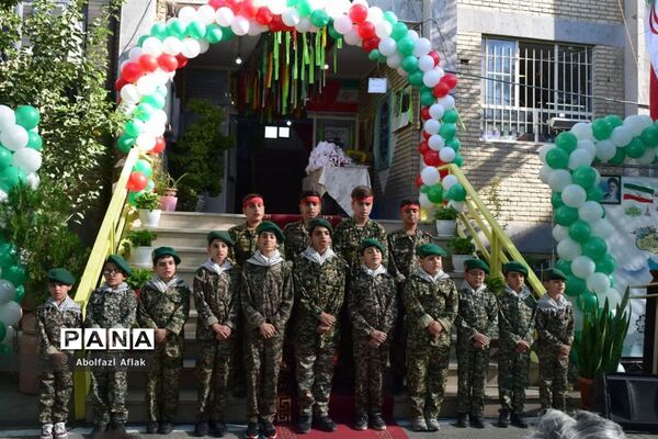 نواخته شدن زنگ مهر و مقاومت در دبیرستان شهید آوینی منطقه ۱۴