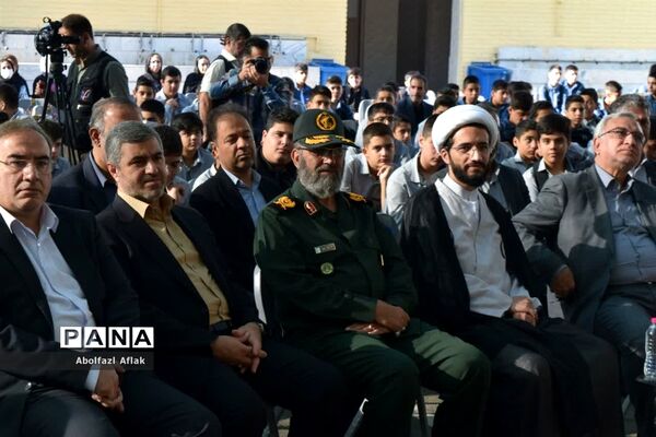 نواخته شدن زنگ مهر و مقاومت در دبیرستان شهید آوینی منطقه ۱۴