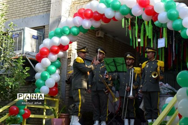 نواخته شدن زنگ مهر و مقاومت در دبیرستان شهید آوینی منطقه ۱۴