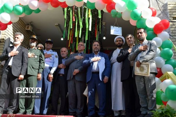 نواخته شدن زنگ مهر و مقاومت در دبیرستان شهید آوینی منطقه ۱۴