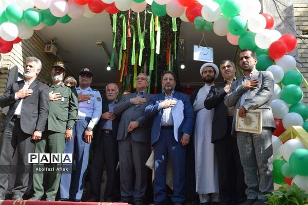 نواخته شدن زنگ مهر و مقاومت در دبیرستان شهید آوینی منطقه ۱۴