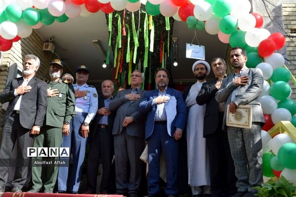 نواخته شدن زنگ مهر و مقاومت در دبیرستان شهید آوینی منطقه ۱۴