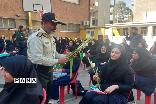 طنین زنگ مهر مهدوی در هنرستان فیروزکوهی