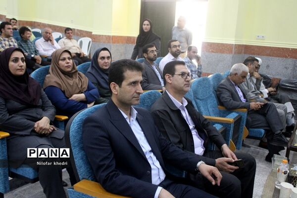 نشست صمیمی  استاندار بوشهر با کادر مدرسه استثنایی دوستان شهرستان بوشهر